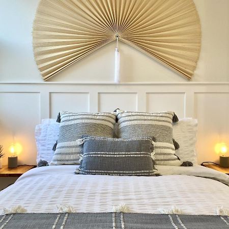 בורנמות' Stunning Beach Themed 2 Bed Apartment מראה חיצוני תמונה