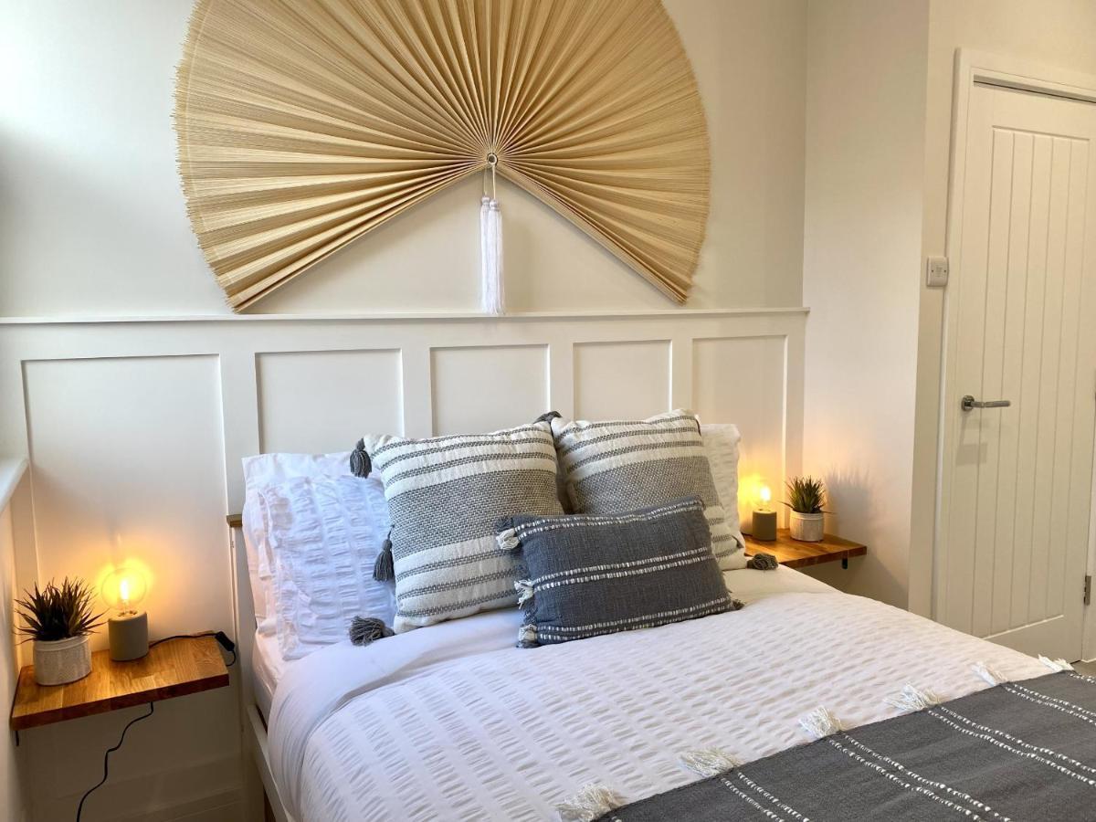 בורנמות' Stunning Beach Themed 2 Bed Apartment מראה חיצוני תמונה