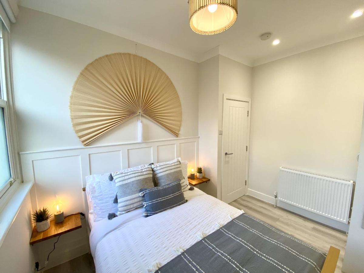 בורנמות' Stunning Beach Themed 2 Bed Apartment מראה חיצוני תמונה