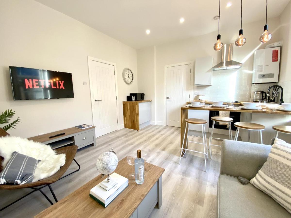 בורנמות' Stunning Beach Themed 2 Bed Apartment מראה חיצוני תמונה