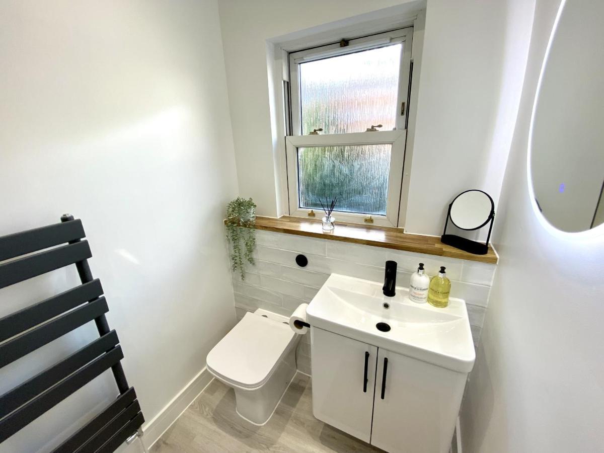 בורנמות' Stunning Beach Themed 2 Bed Apartment מראה חיצוני תמונה