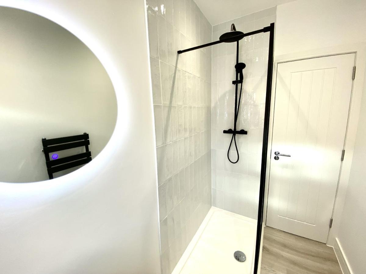 בורנמות' Stunning Beach Themed 2 Bed Apartment מראה חיצוני תמונה