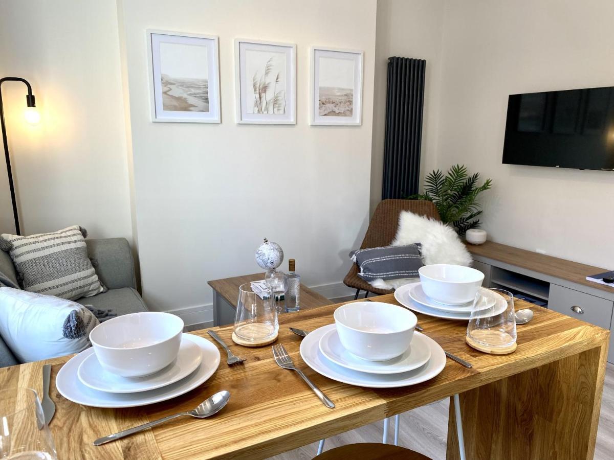 בורנמות' Stunning Beach Themed 2 Bed Apartment מראה חיצוני תמונה